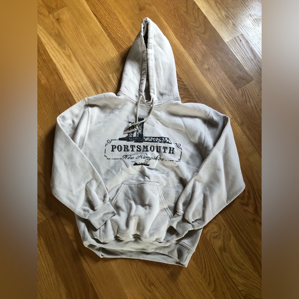 Comfy New Hampshire sweatshirt size S